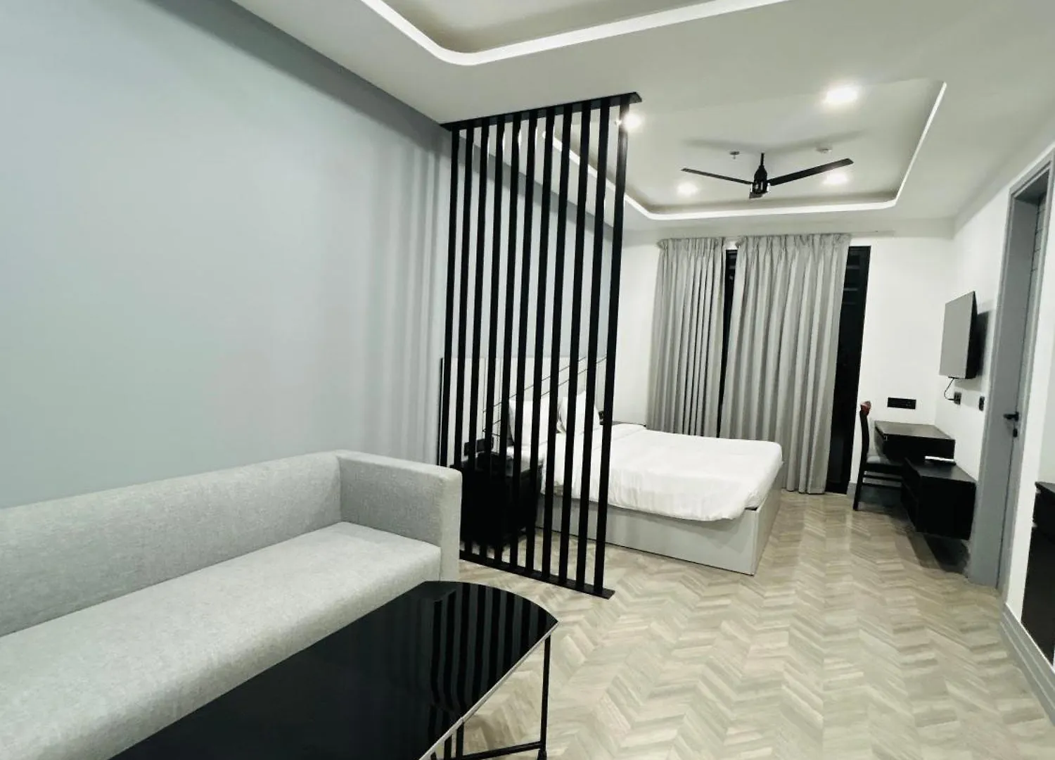 Bedchambers Serviced Apartment, Golf Course, גורגאון הודו